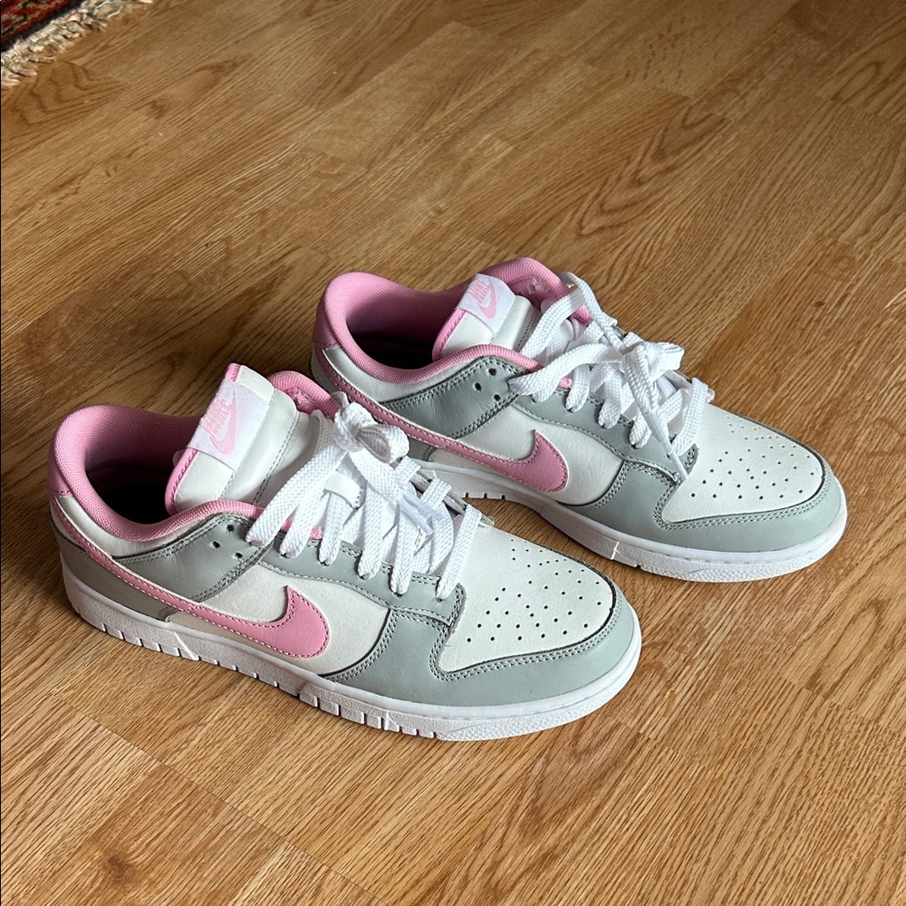 Nike Dunk Low Size 8.5 Gray and Pink